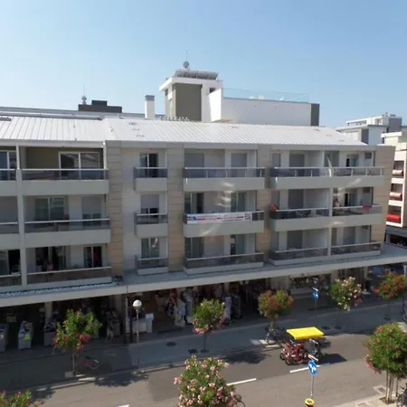 Cozy With Rooftop Pool * Μπιμπιόνε